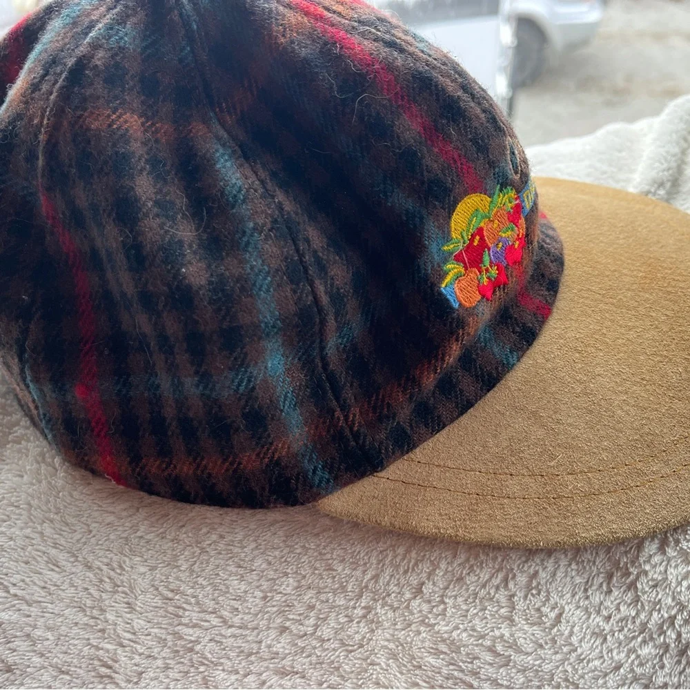 Vintage Wool Plaid Cap with Tan Suede Brim - Picture 4 of 9